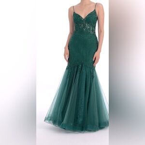 Camille La Vie Green Emerald Beaded Mermaid dress 
size 8
